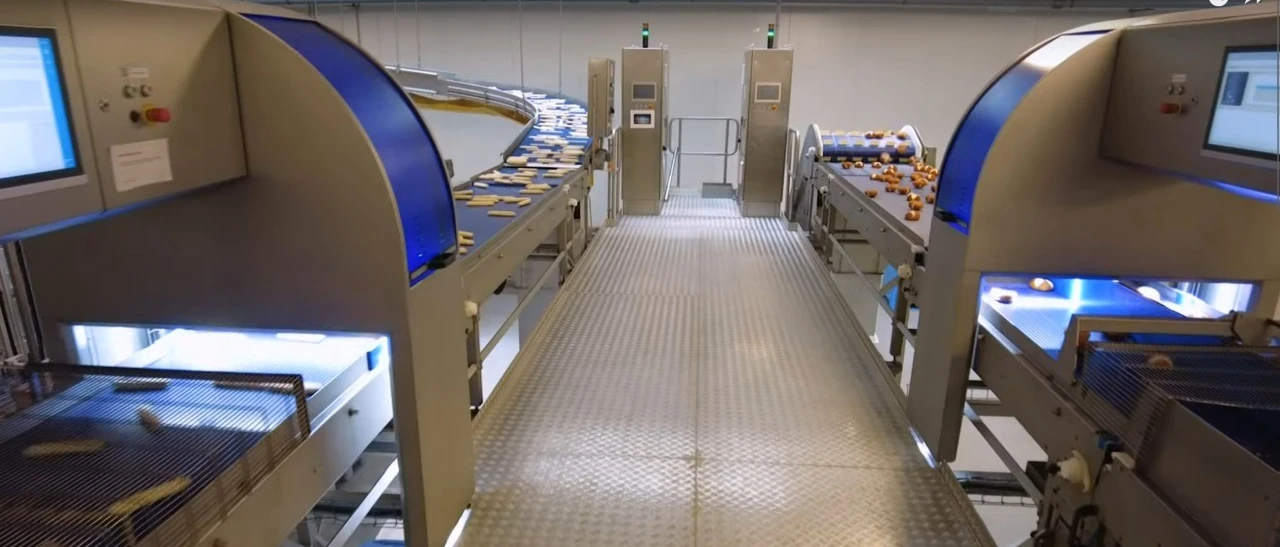 Bread packaging with camera counting